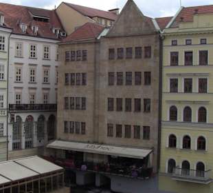 In der Nähe der Brücke