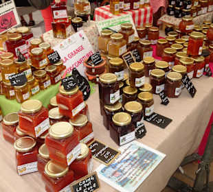 Konfitürenstand auf dem Handwerkermarkt in Cassis