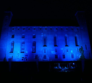 Zamek w Gniewie nocą.