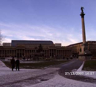 Schloßplatz mit Siegessaäule