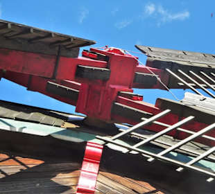 Blick zum Flügelkreuz der Mühle