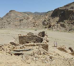 Ruine - gegenüber der Große Tempel