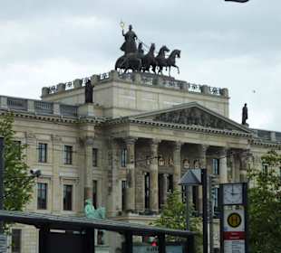 Schloss mit Quadriga