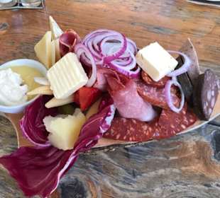 Super Brotzeit, kaum zu schaffen!