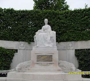 *Sisi Denkmal*