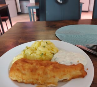 Backfisch mit Karoffelsalat Remulade 9 €