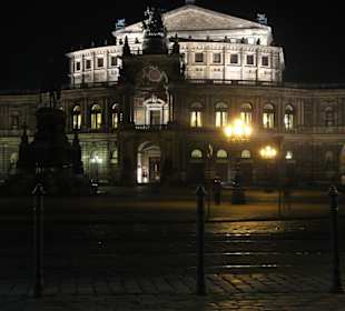 Semperoper bei Nacht