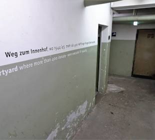 Der Weg zur Hinrichtung im Innenhof
