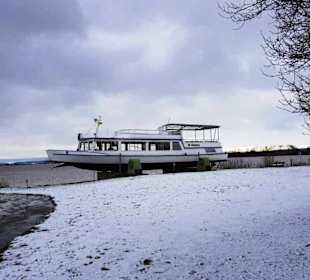 Schiff auf dem trockenen