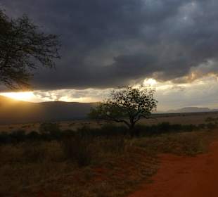 Sonnenuntergang und Gewitter 