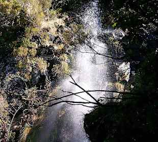 Nature Mettings - Waterfall - Madeira