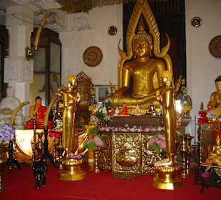 Buddhastatuen im wichtigsten Tempel