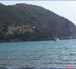 Blick auf die Höhle