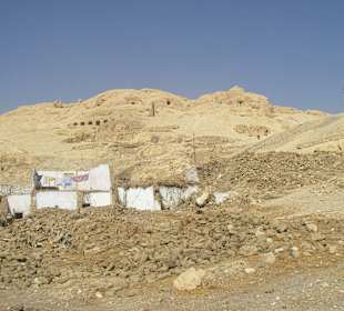 Abgerissenes "Grabräuberdorf" El Qurna nahe Hatschepsut