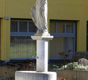Marienfried Brunnen beim Haus Tabor