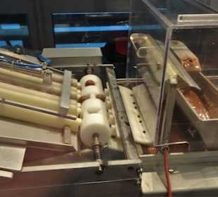 In der gläsernen Produktion des Schokoladenmuseums