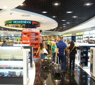 Auf dem Flughafen Napoli