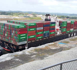 Postpanamax in Agua Clara
