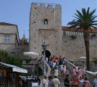 Freitreppe mit Landtor