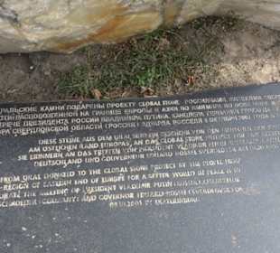 Global Stone Skulpturengruppe