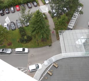 Blick runter zum Eingang/Parkplatz