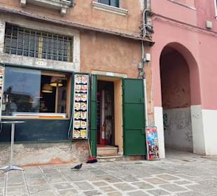 Cafe India mit Vorplatz