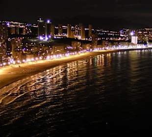 Nachtblick vom Berg Poniente auf Benidorm