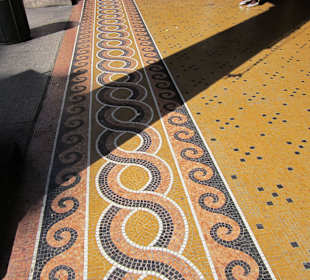 Mosaikfußboden-Gehweg