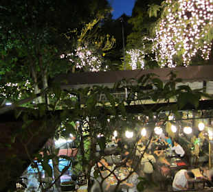 Restaurant bei Nacht