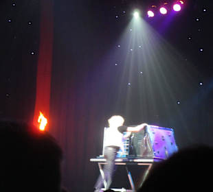 Hans Klok in “The New Houdini”