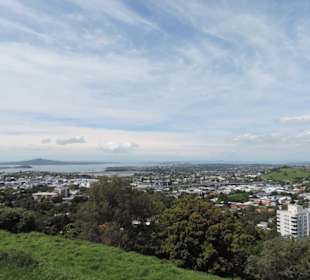 Blick vom Vulkan über Auckland