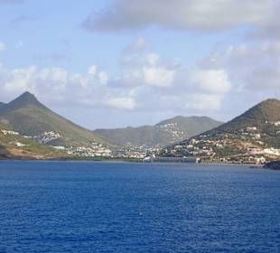 Einfahrt in den Hafen