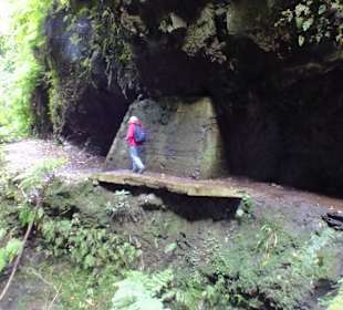 Man muss erst über die Betonplatte