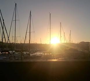 Sonnenuntergang am Hafen 