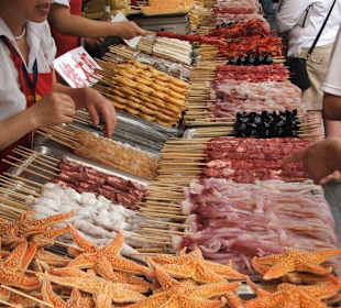 Night Food Market in der Donghuamen Dajie