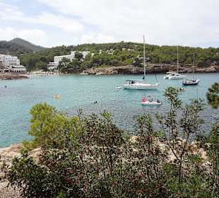 Blick auf Hostal la Ciguena und Hotel Ibiza Beach