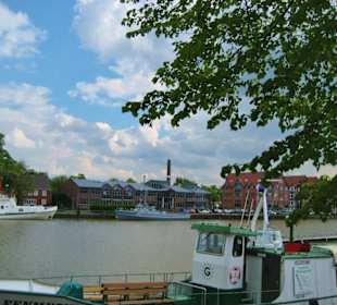 Hafenpromenade / Uferpromenade Leer