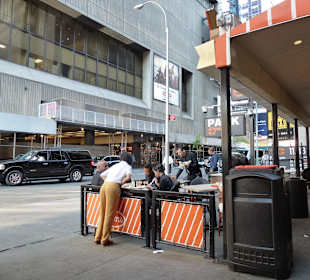 Juniors Bakery neben dem Restaurant