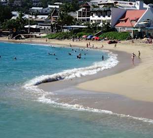 Strandimpressionen an der Plage des Roches Noires