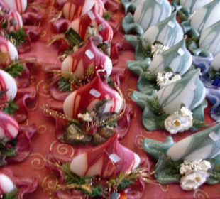 Wie eine kleine Weinflasche mit bunten Farben