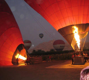 Heißluftballon kurz vor dem Start