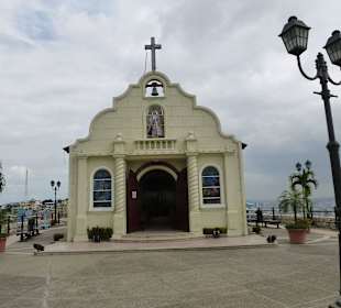 Kleine Kiche neben dem Leuchtturm