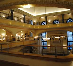 Widok wnętrza synagogi.