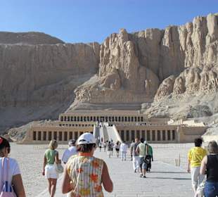 Храм царицы Хатшепсут.