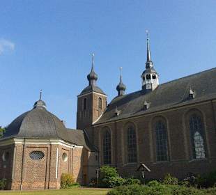 Kirche von der Vorplatzseite