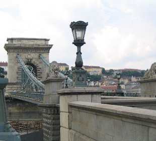 Kettenbrücke vor der Burg