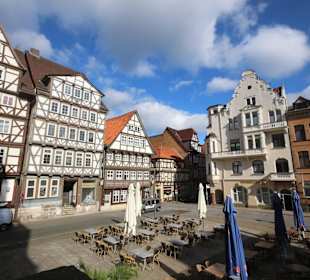 Ratsbrauhaus unter Sonnenschirmen