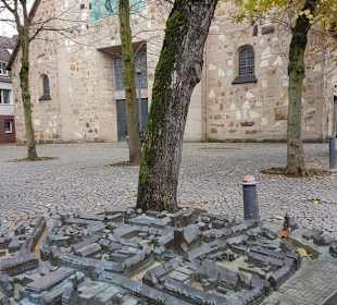 Blindenstadtmodell vor der St.Agatha Kirche 