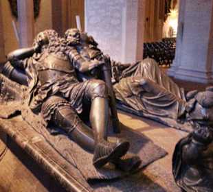 Prächtiger Sarkophag