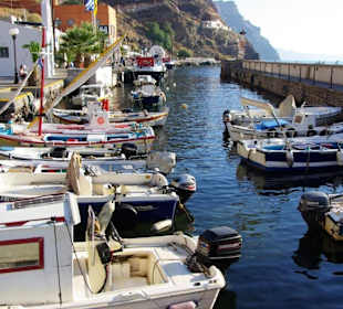 Santorin selbst im Bild Landschaft, Stadt